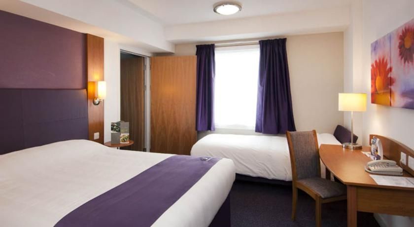 Premier Inn London City Exterior photo